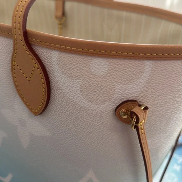 Brand new never used Louis Vuitton Blue and White Shoulder Bag Neverfull MM - Picture 8 of 15